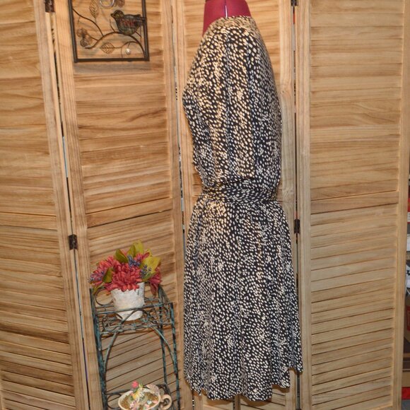 Banana Republic L Wrap Dress Black w/White Geometric Pattern - Picture 2 of 6